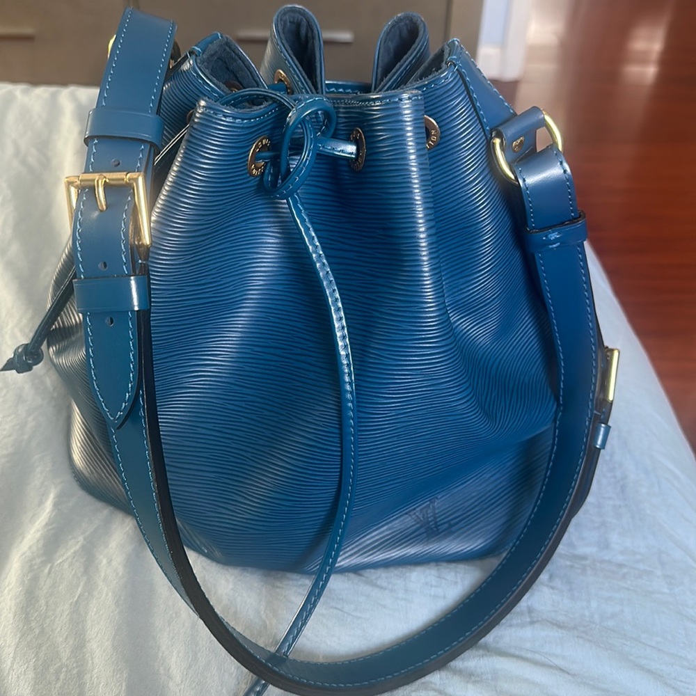 Louis Vuitton Noe Handbag Epi Leather